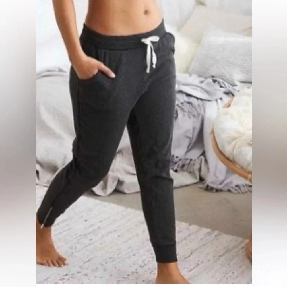 Aerie gray joggers size XS sweatpants zipper ankle